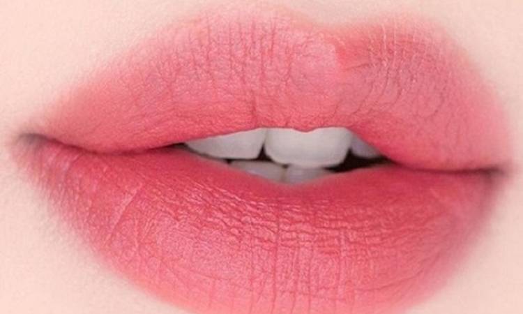Phun môi có đau không? Một số hiện tượng thường gặp sau phun môi