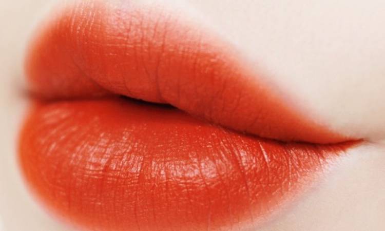 Phun môi màu đỏ cam phù hợp với tone da nào?