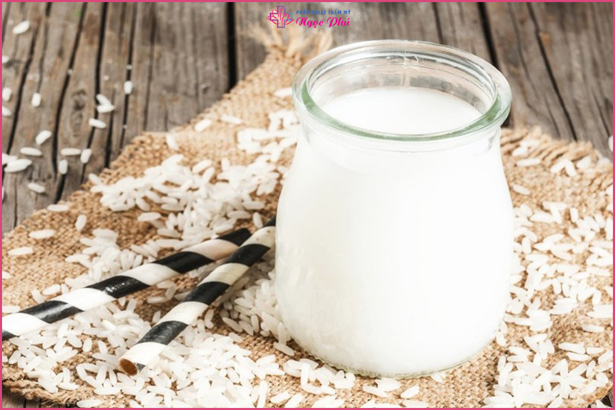 Cách làm căng da mặt an toàn bằng sữa tươi nguyên chất