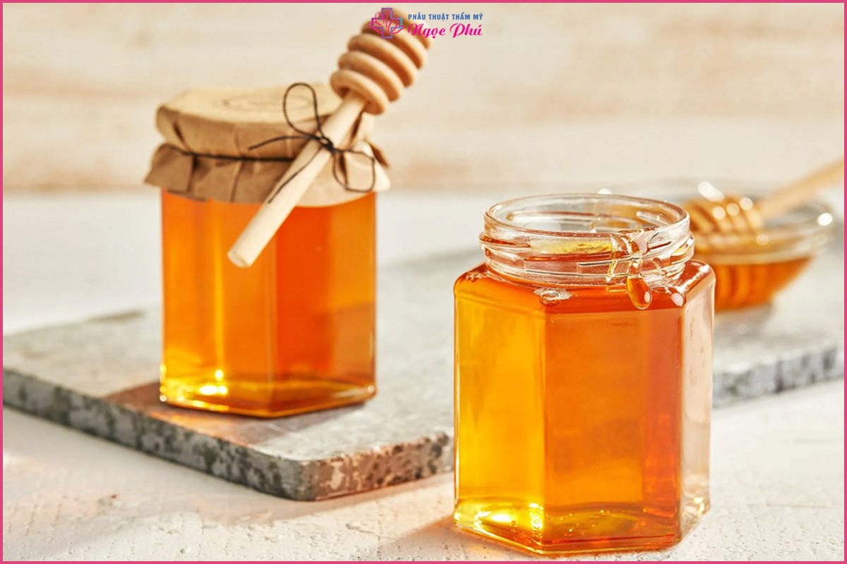 Cách làm căng da mặt an toàn với mật ong nguyên chất