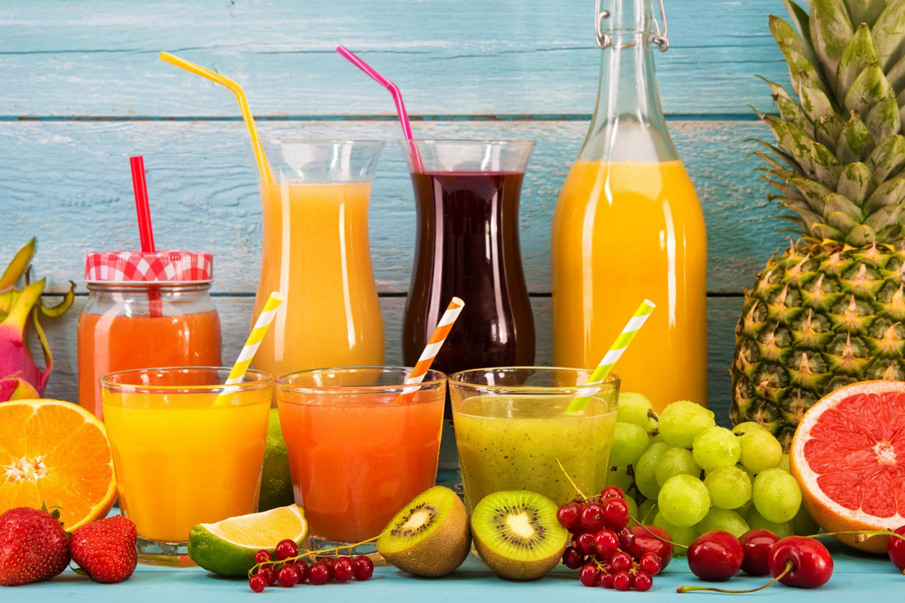 Nên uống nhiều các nước ép hoa quả giúp thúc đẩy nhanh quá trình hồi phục
