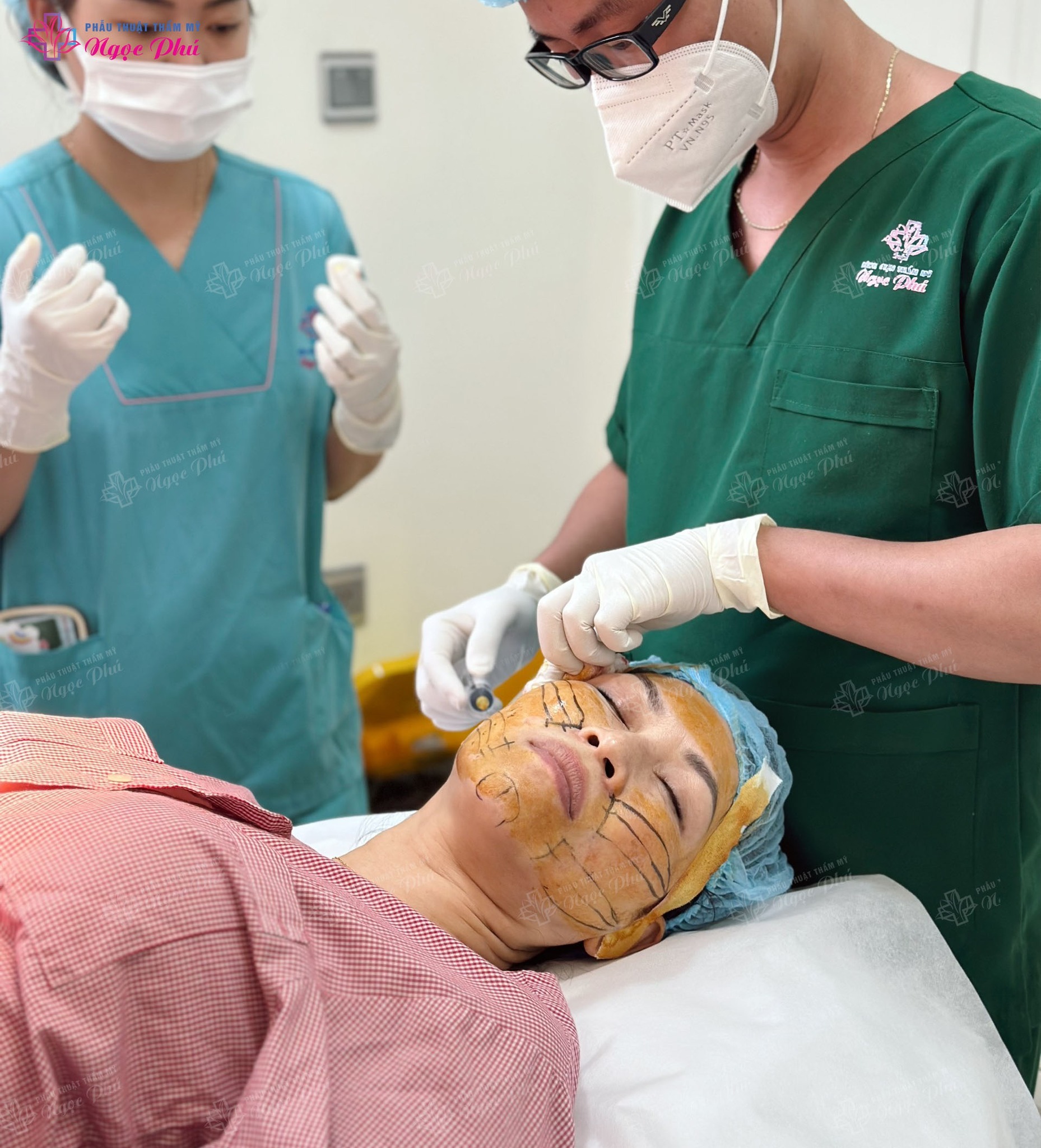 Quy trình thực hiện chuẩn y khoa, không gian vô trùng nghiêm ngặt tại Thẩm mỹ Ngọc Phú
